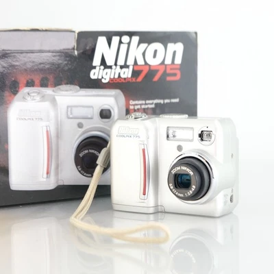 Nikon Coolpix 775 Digital Compact Camera 2.14MP CCD Sensor Silver Digicam Retro - Image 1 of 4