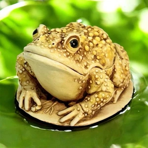 Harmony Kingdom Toad Trinket Box “Awaiting A Kiss” - Rare - Picture 1 of 9