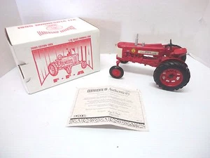 Ertl 1995 Minnesota FFA Third 3rd Edition 1/16 Scale Farmall 350 Toy Tractor  - Bild 1 von 12