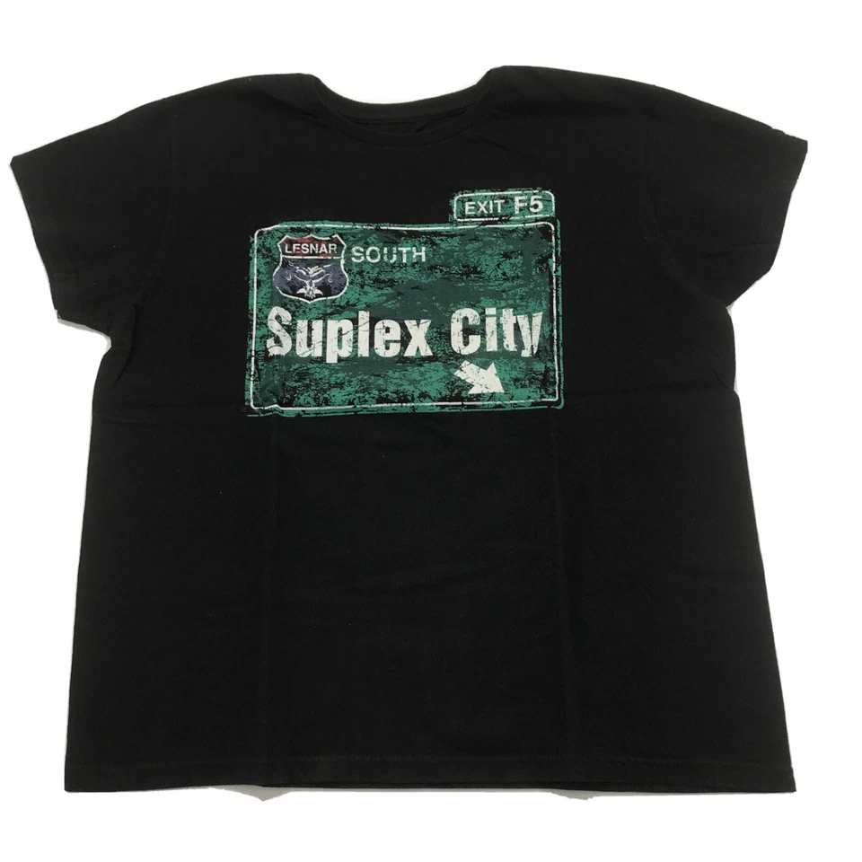 Camiseta Feminina WWE Autêntica Luta Livre - Brock Lesner Suplex City Preta - Grande - Imagem 1 de 4