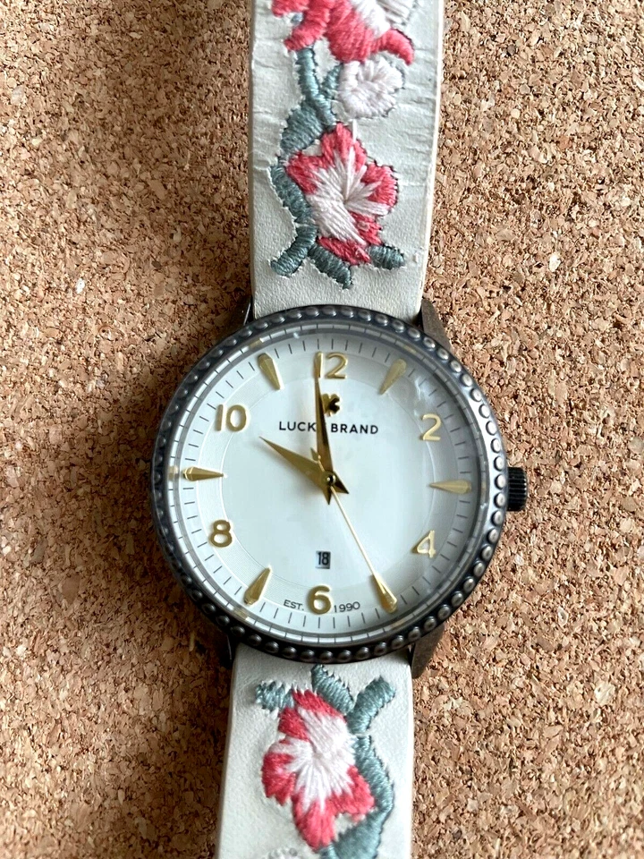 Женские часы Lucky Brand Torrey с цветочной вышивкой кожа, 34 мм розничная цена 155 долл. США - Изображение 1 из 1
