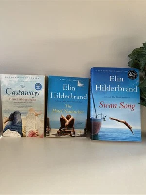 Lot of 3 Elin Hilderbrand Books 1 Hardback and 2 Paperback Foto 1 de 3