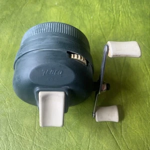 Vintage Green Zebco 808 Spin Cast Fishing Reel Made In USA - 100% Working - Picture 1 of 6