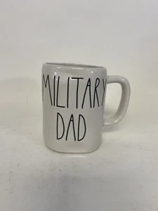 Taza Magenta Colección Artesana Rae Dunn MILITAR PAPÁ - Imagen 1 de 4
