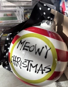 Große 4" runde Schlammkuchen "Miau Weihnachten" Ornament mit schwarz gepunkteter Schleife/Neu - Bild 1 von 2