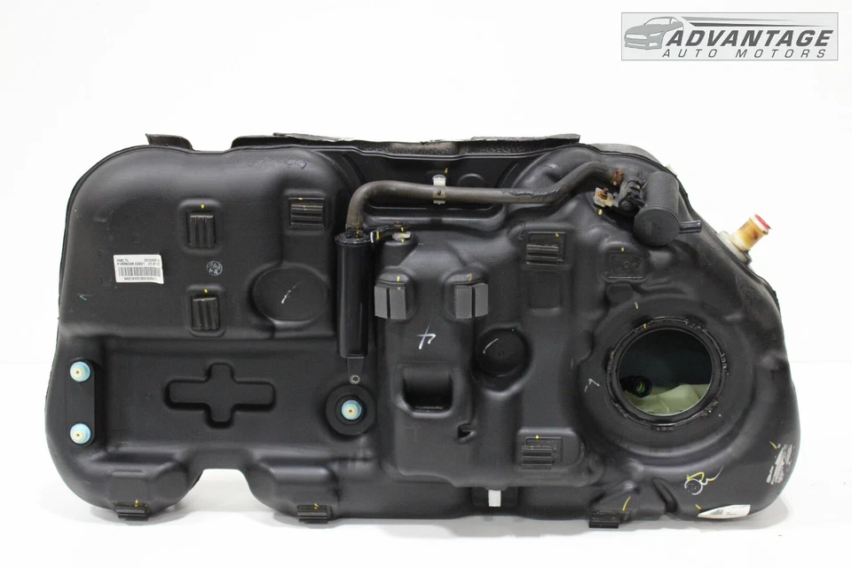 KIA SPORTAGE 2017-2022 2,4 L V6 AWD depósito de combustible con escudo térmico OEM Foto 1 de 4