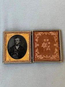Antique 1800’s Ambrotype Daguerreotype - Leather & Felt Case -Photograph of Man - Picture 1 of 12