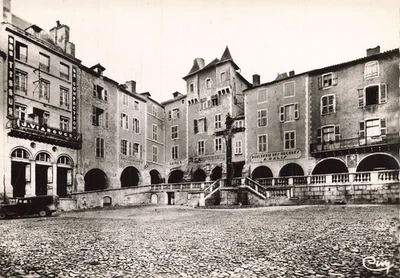 12  VILLEFRANCHE DE ROUERGUE LA PLACE NOTRE DAME - Photo 1/2