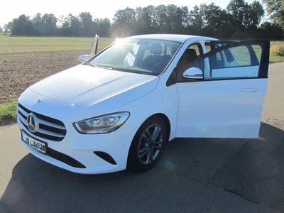 Mercedes B 180,  weiss, Baujahr 2022, TÜV 05/2027 , "sehr gepflegt" - Bild 1 von 4