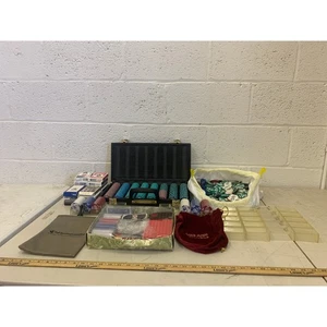 Mehrere Pokersets mit Koffer und 17 Kartendecks, mehrere Chip Sets - Bild 1 von 10