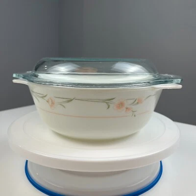 Pyrex casserole round dish with lid Pink Wild flower pattern glass cookware - Image 1 of 4