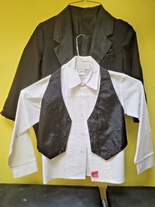 Boys tuxedo, size 7 with jacket, vest, pants and shirt - Picture 1 of 6