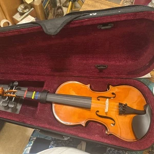 Mendini Violin Model MV200 with Soft Sided Gig Bag selling as parts are repair - Picture 1 of 4
