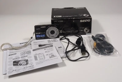 Sanyo VPC-X1200 12.1MP Digital Camera NO BATTERY Black Manuals & Cords Case - Image 1 of 4
