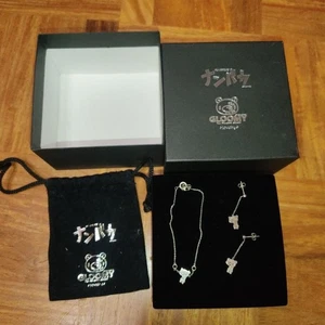 Chax GP Oso Sombrío x Nanbaka Accesorios Pendientes Pulsera Conjunto Raro - Imagen 1 de 2