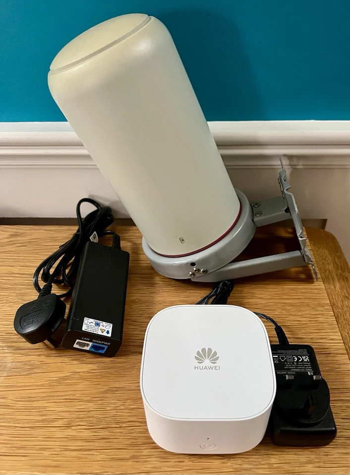 HUAWEI B2368-F20 4G+/LTE 600MBPS ROUTER/ANTENNA WIFI ESTERNO CPE + router i30 - Immagine 1 di 1