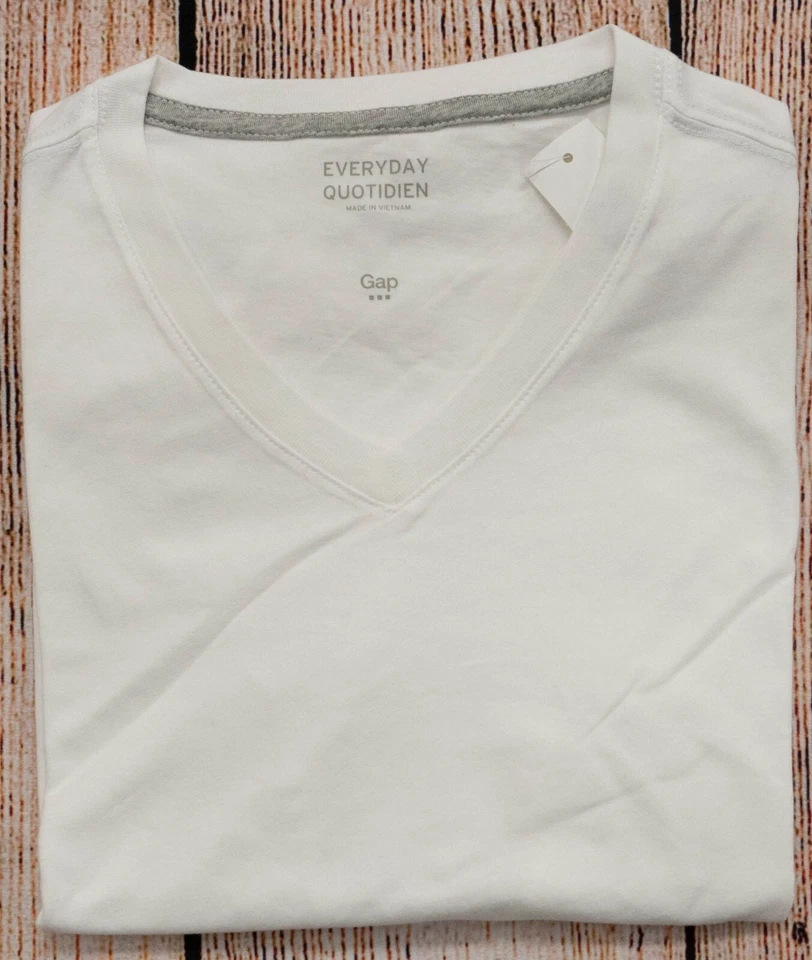 GAP Men’s Everyday Cotton T-Shirt XL White V-Neck Short Sleeve Classic Tops