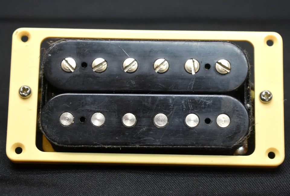 Звукосниматель басовый PRS 7 - черный - непокрытый с кольцом цвета слоновой кости - 7,66k - Изображение 1 из 4