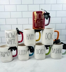 Rae Dunn DISNEY BLANCO COMO LA NIEVE Y SIETE ENANOS Tazas Doble Cara "Tú eliges" NUEVO - Imagen 1 de 22