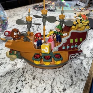 Super Mario Deluxe Bowser Ship with characters - Picture 1 of 7