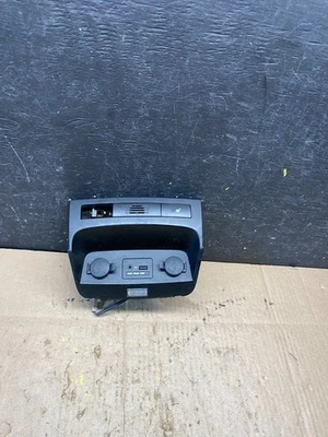2011-2013 Kia Sorento Center Seat Heater Switches Aux USB Power Outlet p7853 DG - Image 1 of 4