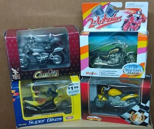 Collection of 4 1:18 Scale Die-Cast Motorcycles: Suzuki, Voxan, Honda & BMW - Picture 1 of 24