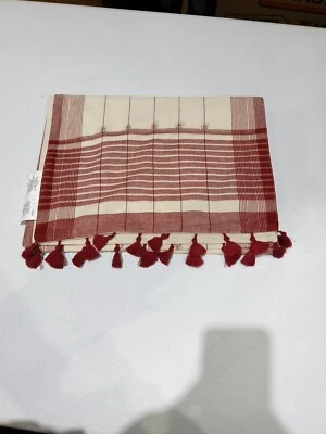 Nuevo corredor de mesa con borlas rojo y beige Threshold Designed W McGee Studios #U16 Foto 1 de 3