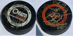 New York Rangers Mark Messier + 5 otros firmados autografiados 1997 NHL Japón Puck - Imagen 1 de 3