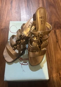 Life Stride Stand Up Goldtone Heel Sandals/ Slides Womens Size 8.5 - Picture 1 of 9