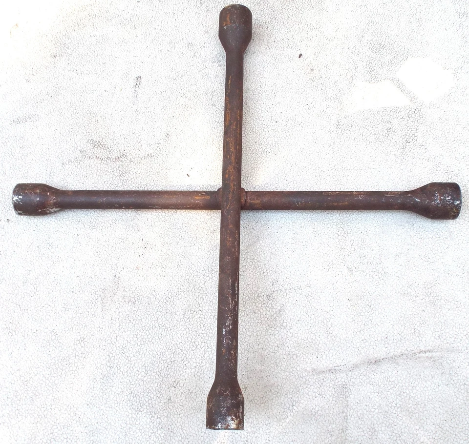 Four Way Tire Iron - lug nut wrench - its about 14 & 1/2 inches across - Image 1 of 1