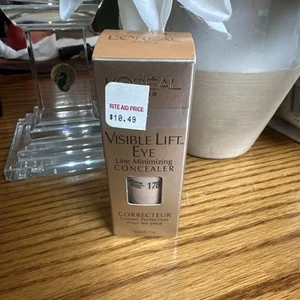 L'Oreal Visible Lift Eye Line Minimizing Concealer Fair #178 - Picture 1 of 4
