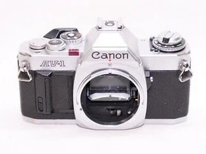 Canon AV-1 fotocamera reflex pellicola 35 mm messa a fuoco manuale solo corpo - Foto 1 di 4