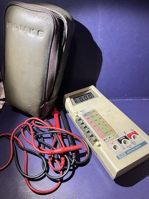 Multímetro digital de mano Fluke 8020A de colección ¡con cables y estuche!  MIRAR Foto 1 de 4