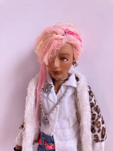 OOAK doll Gyaru boy BTS custom repaint - Foto 1 di 6