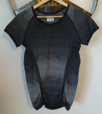 Camiseta Atlética Athleta Fastest Track Punto Negro Blanco 152505 Para Mujer Grande Foto 1 de 3