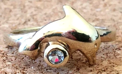 9ct 375 Yellow Gold Single Stone Cubic Zirconia Leaping Dolphin Ring Size L - Image 1 of 4