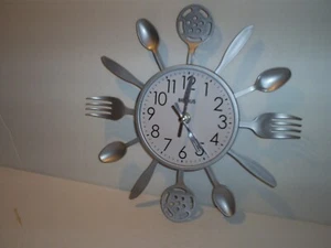 Vintage Benrus Knife, Fork & Spoon 10" Wall Clock - Picture 1 of 3