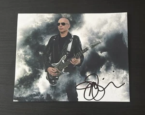 Joe Satriani signed Autogramm 10x8 Foto VAN HALEN Sammy Hagar Chickenfoot Proof - Bild 1 von 3