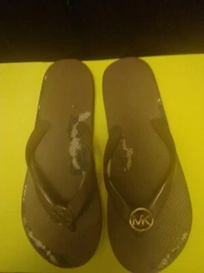 MICHAEL KORS WOMENS FLIP FLOPS BROWN WITH  SIGNATURE GOLD LOGO SIZE 5-6  - Picture 1 of 4