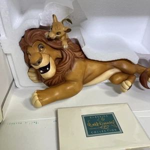 Statuina porcellana serie omaggio WDCC IL RE LEONE "Pals Forever" nuova con scatola con certificato di autenticità - Foto 1 di 7
