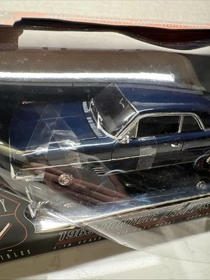 1963 Pontiac Lemans Navy Blue 1:18 Highway 61 50145 Slight Box Damage - Image 1 of 4