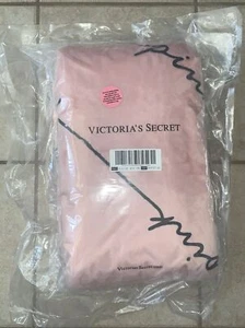 Neu mit Etikett Victoria's Secret Sherpa-Überwurfdecke PINK schwarz kursiv Logo 50x60 - Bild 1 von 5