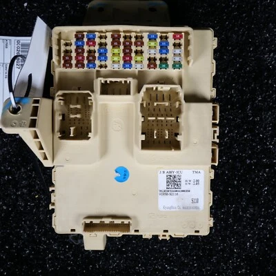 HYUNDAI SANTA FE  Cabin Fuse Box & Relay Junction Box  91950-S2110 19  20   OEM - Image 1 of 4