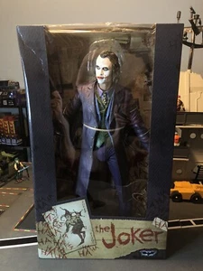 Il Cavaliere Oscuro: Il Joker Modellino 1/4 NECA - Foto 1 di 10