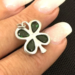 PULSERA DE PLATA ESTERLINA 4 HOJAS TRÉBOL VERDE SUERTE ENCANTO 7/8” X 9/16” - Imagen 1 de 24
