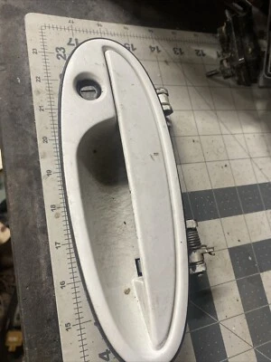 Oldsmobile Intrigue 2001 manija de puerta exterior pasajero delantero derecho stock OEM Foto 1 de 3