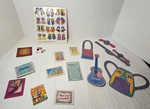 Lote de Invitación de Compromiso Pendientes Recortados de Cartón Barbie Años 80 Cali Dream Rocker - Imagen 1 de 7