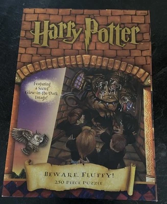 Rompecabezas completo Harry Potter Beware Fluffy 250 piezas que brilla en la oscuridad Foto 1 de 4