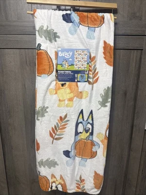 Nueva manta blanca de felpa Bluey & Bingo otoño calabaza y hojas 50" x 70" Foto 1 de 4