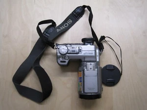 Sony Cyber-shot DSC-F707 5.0 MP Digital Camera - Picture 1 of 12
